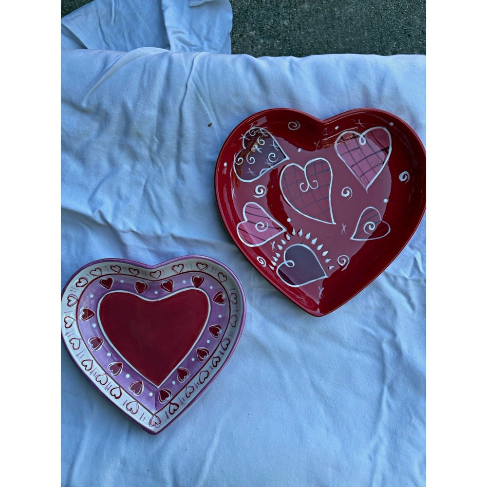 HausenWare Heart Dessert Plates Set of 2 Red Pink White Ceramic